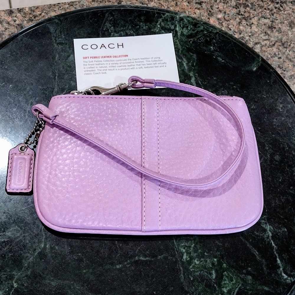 NWOT RARE COACH BEAUTIFUL LILAC PEBBLE LEATHER  Wristlet